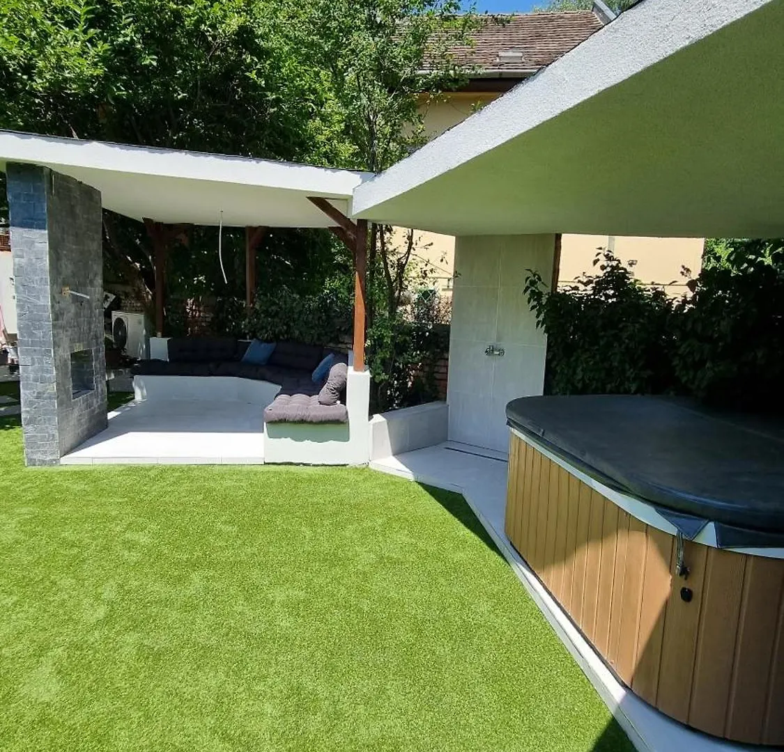 Loft Garden Villa - 4 Bedroom 3 Ba, Sleeps 10, 7 Min To Downtown Budapest Hungary