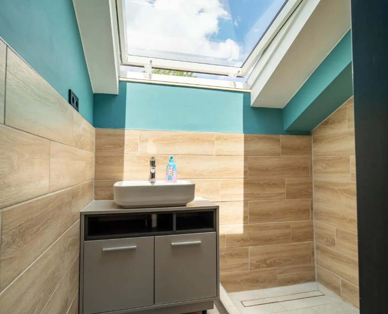 Loft Garden Villa - 4 Bedroom 3 Ba, Sleeps 10, 7 Min To Downtown Budapest