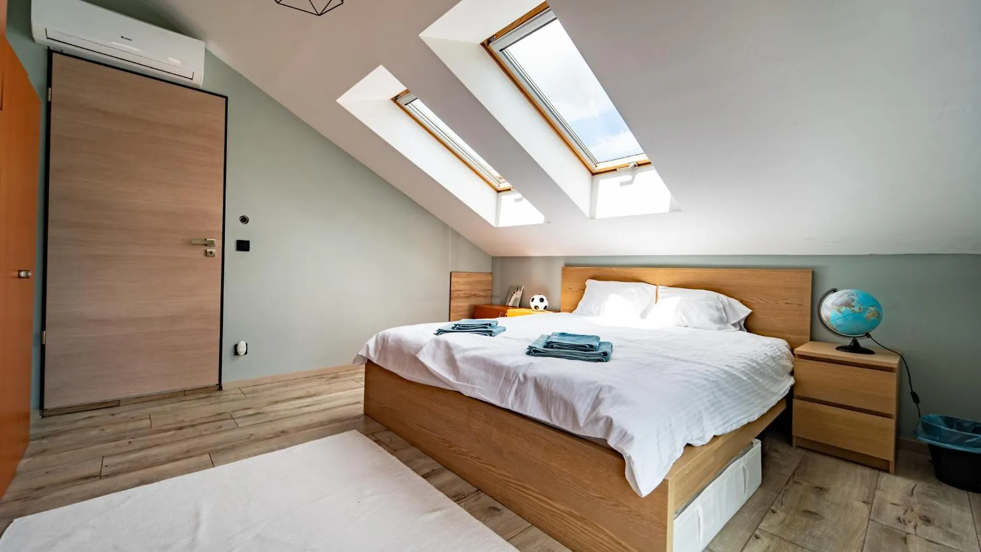 Loft Garden Villa - 4 Bedroom 3 Ba, Sleeps 10, 7 Min To Downtown Budapest
