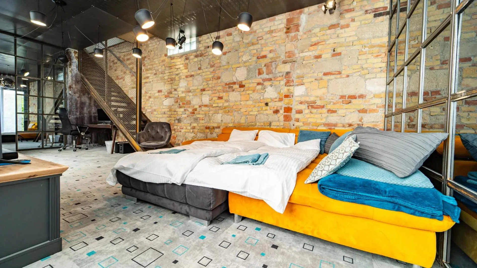 Loft Garden Villa - 4 Bedroom 3 Ba, Sleeps 10, 7 Min To Downtown Budapest Hungary