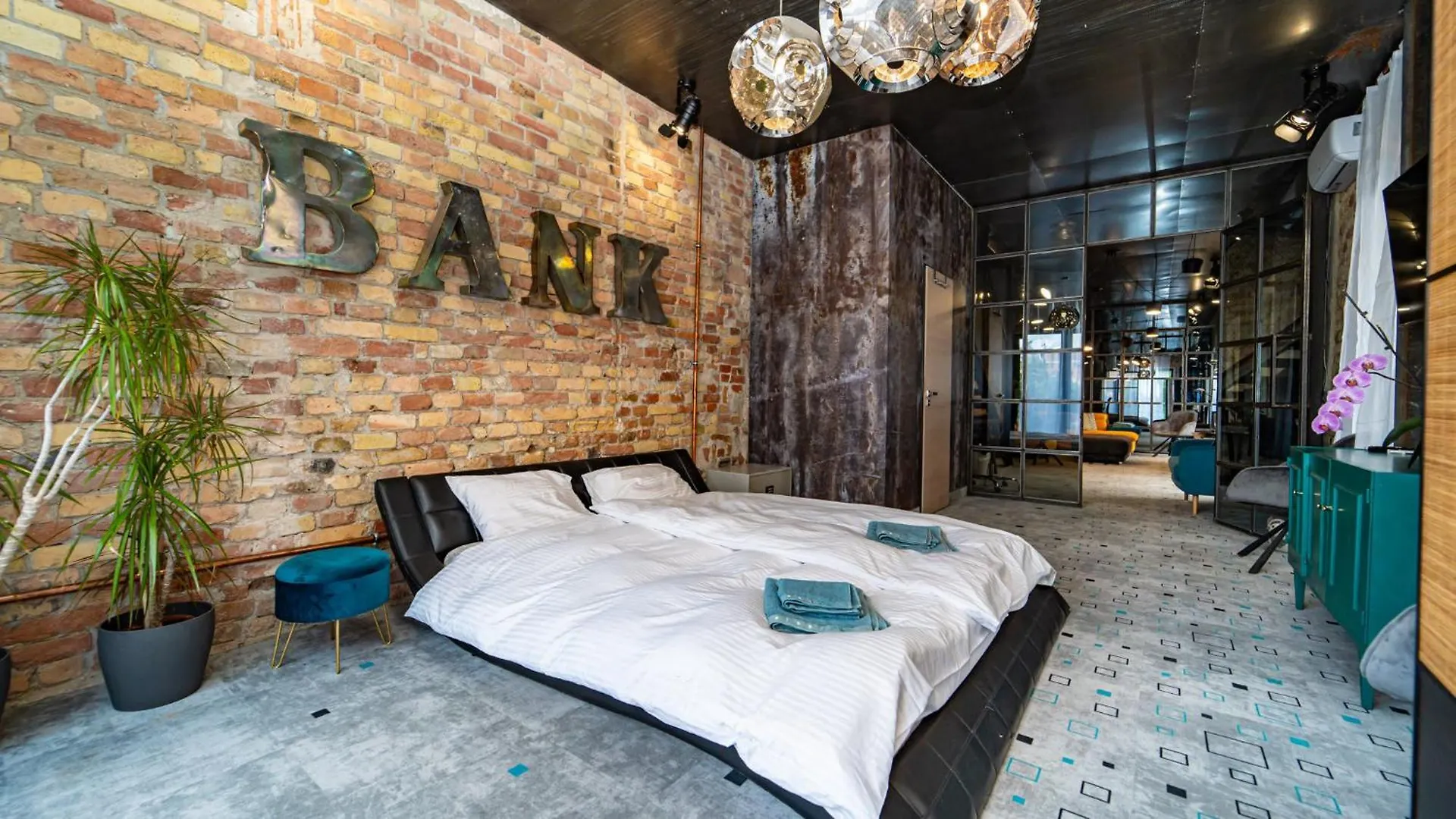 Loft Garden Villa - 4 Bedroom 3 Ba, Sleeps 10, 7 Min To Downtown Budapest