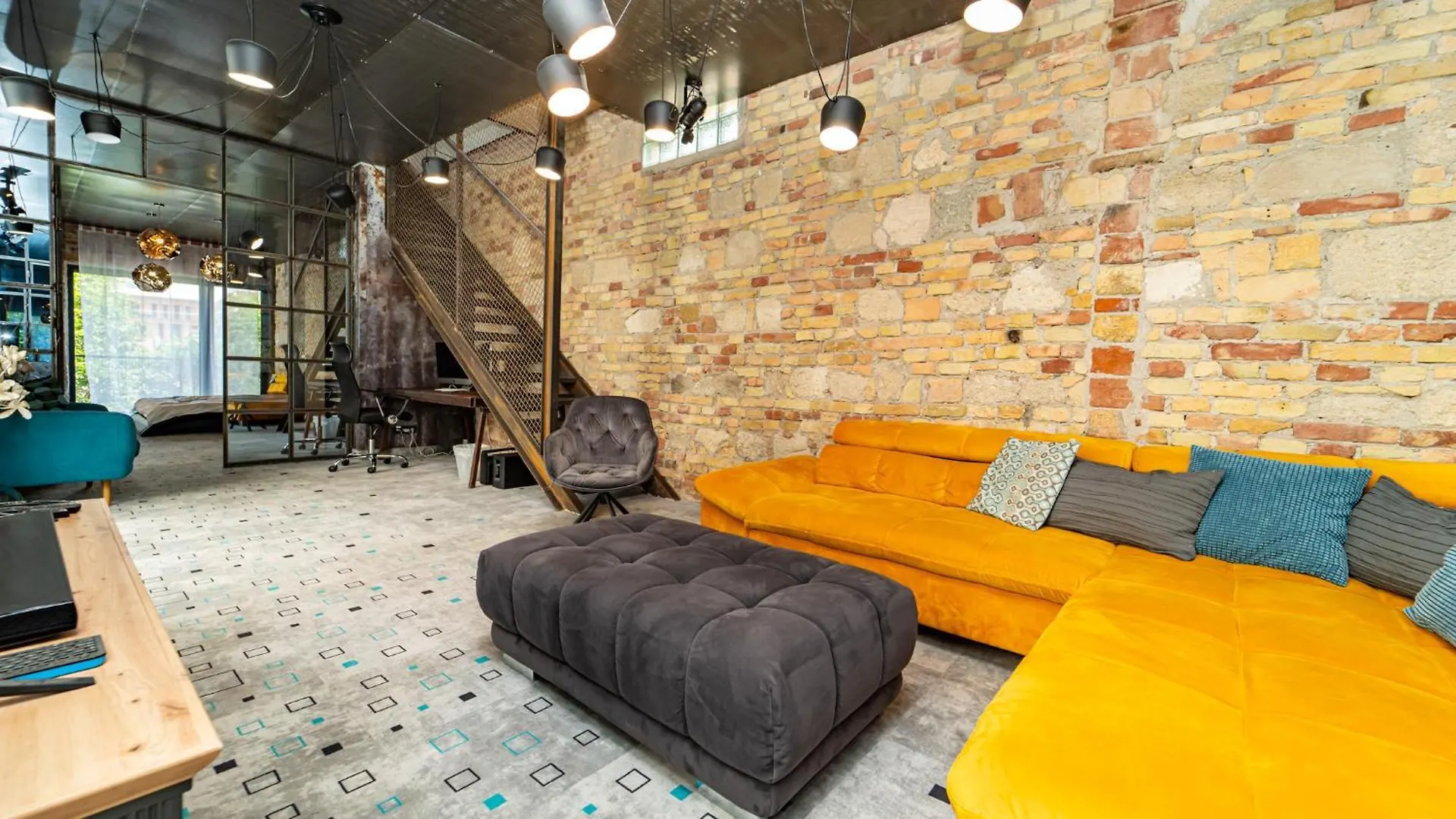 Loft Garden Villa - 4 Bedroom 3 Ba, Sleeps 10, 7 Min To Downtown Budapest