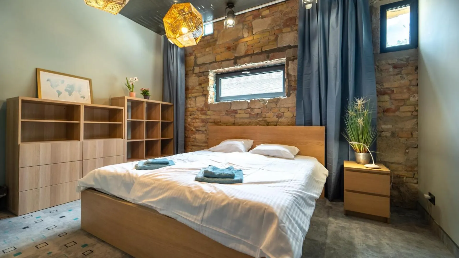Loft Garden Villa - 4 Bedroom 3 Ba, Sleeps 10, 7 Min To Downtown Budapest Hungary