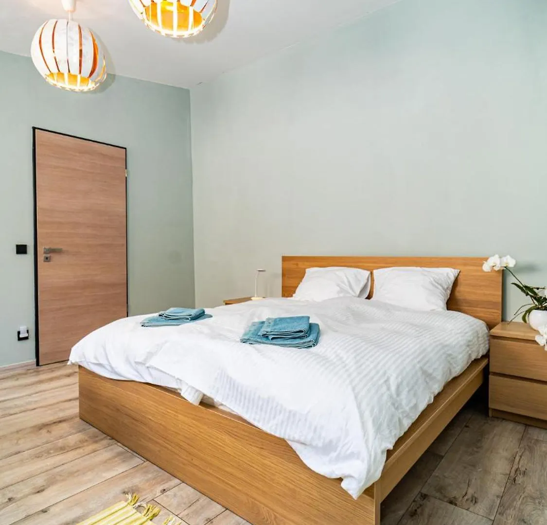 Loft Garden Villa - 4 Bedroom 3 Ba, Sleeps 10, 7 Min To Downtown Budapest