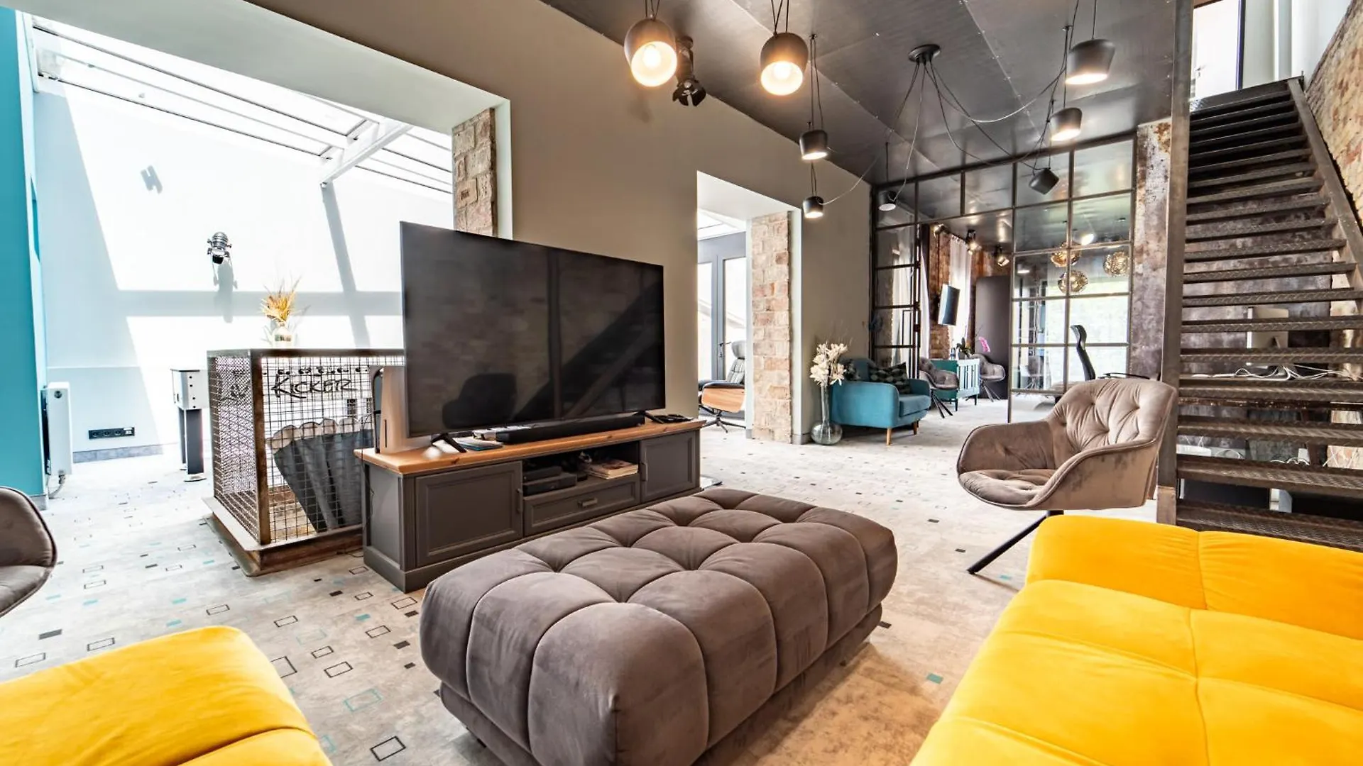 Loft Garden Villa - 4 Bedroom 3 Ba, Sleeps 10, 7 Min To Downtown Budapest