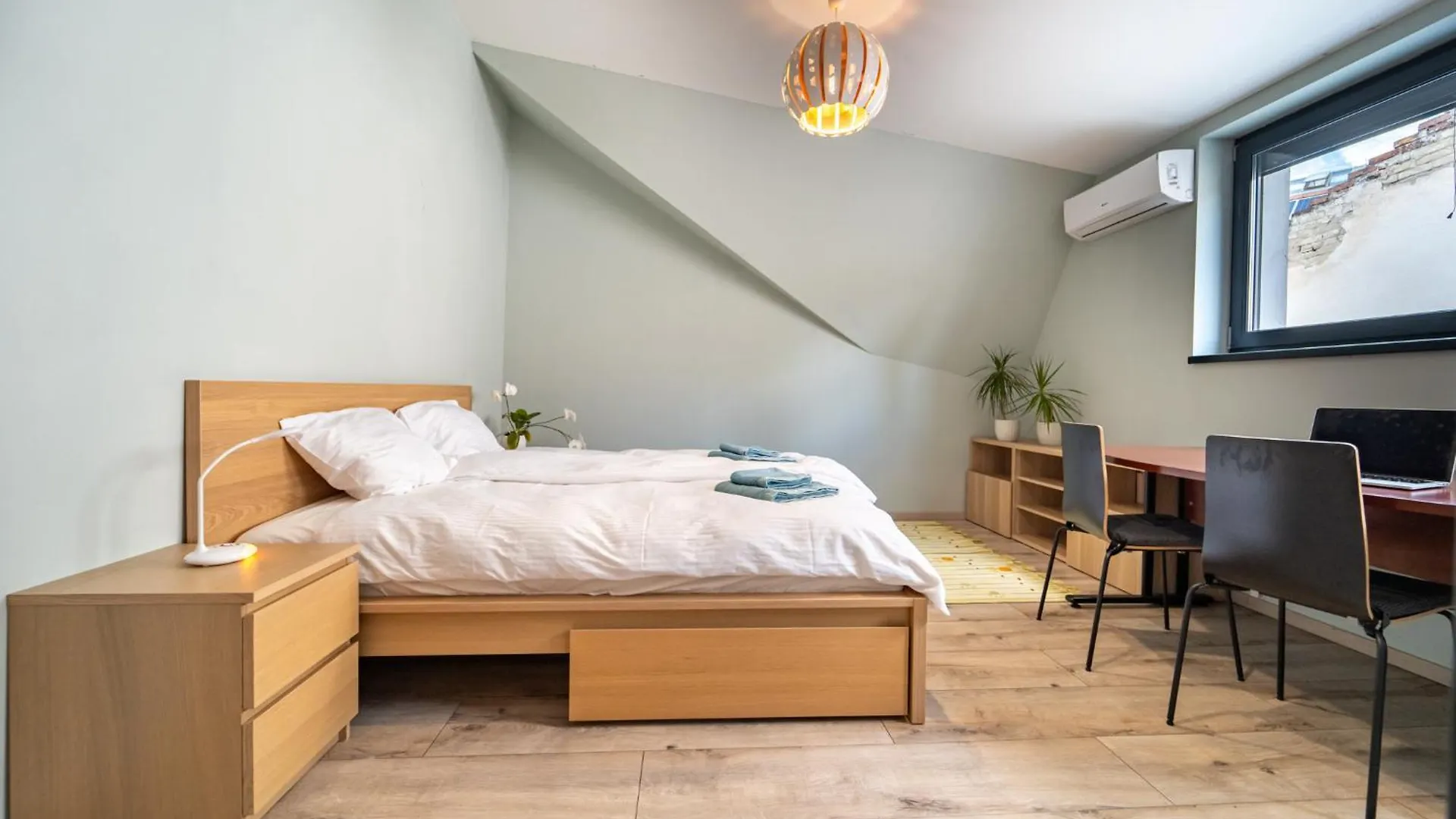 Loft Garden Villa - 4 Bedroom 3 Ba, Sleeps 10, 7 Min To Downtown Budapest