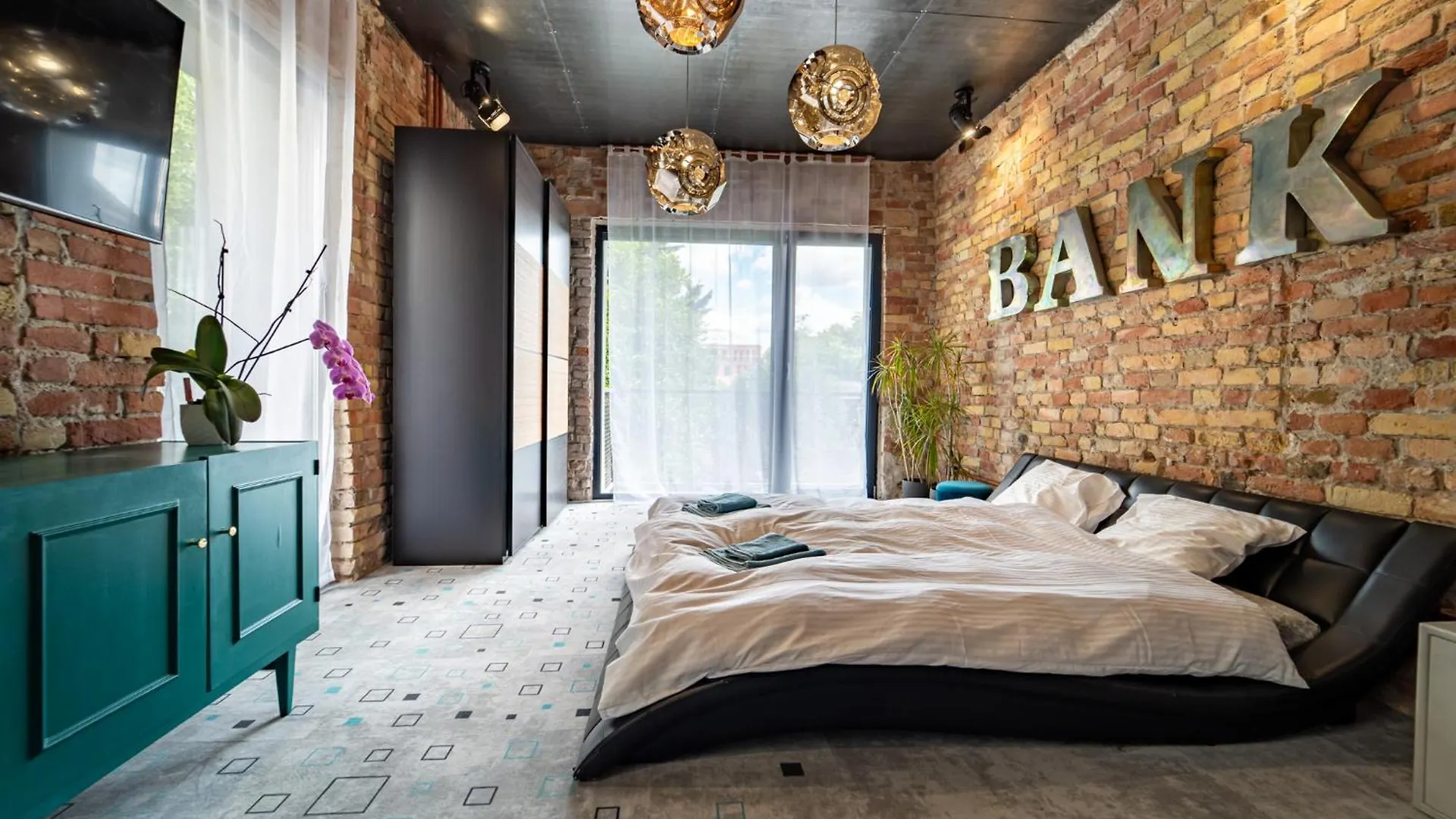 Loft Garden Villa - 4 Bedroom 3 Ba, Sleeps 10, 7 Min To Downtown Budapest 0*,  Hungary