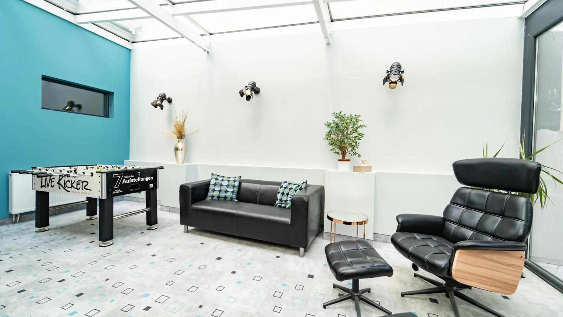 Loft Garden Villa - 4 Bedroom 3 Ba, Sleeps 10, 7 Min To Downtown Budapest 0*,  Hungary