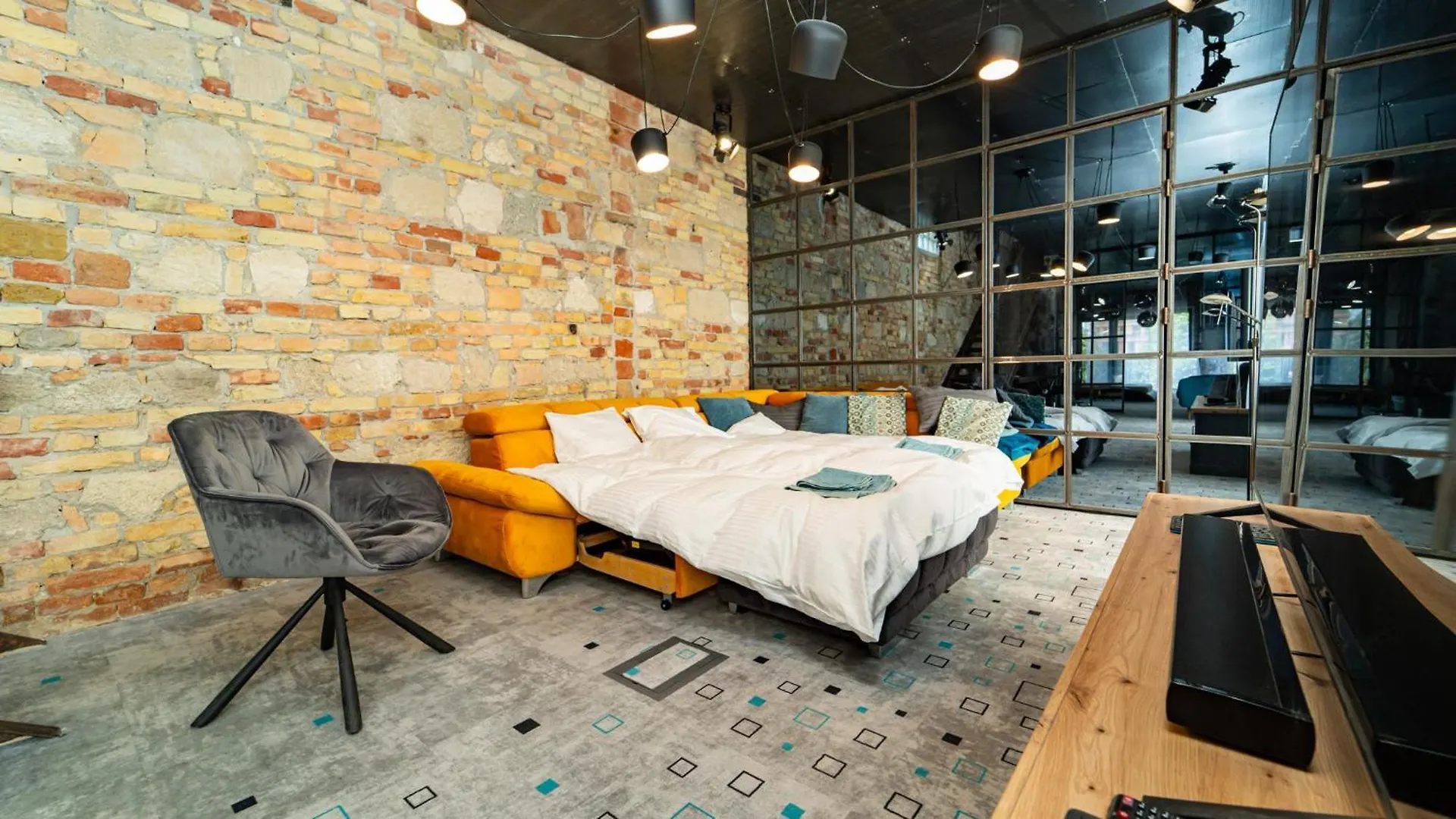 Loft Garden Villa - 4 Bedroom 3 Ba, Sleeps 10, 7 Min To Downtown Budapest 0*,