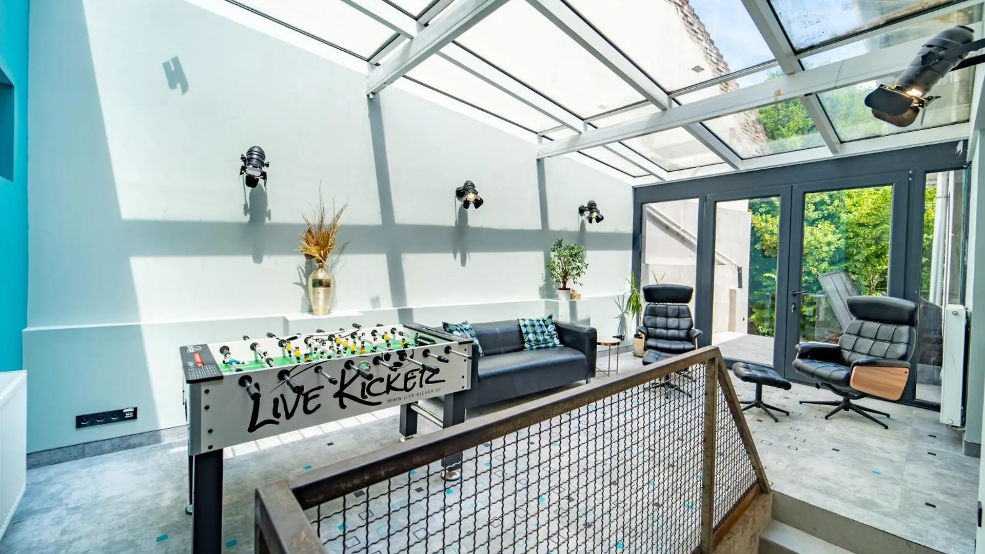 Loft Garden Villa - 4 Bedroom 3 Ba, Sleeps 10, 7 Min To Downtown Budapest